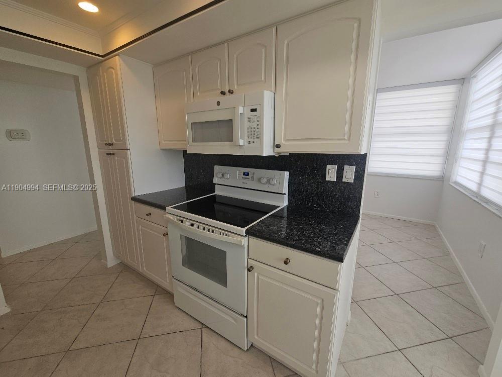 18041 Biscayne Boulevard 204 Property Photo 3