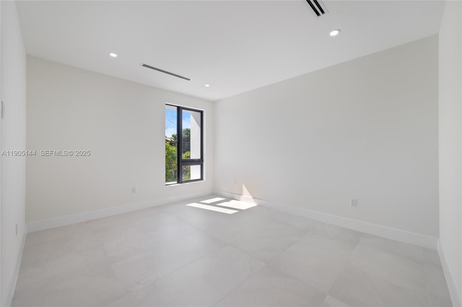 2127 Sw 11th Terrace Property Photo 24
