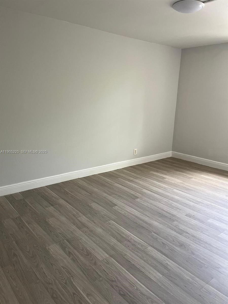2701 Riverside Drive 203-b Property Photo 9