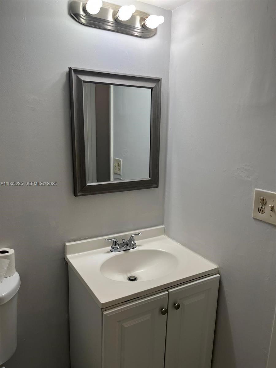 2701 Riverside Drive 203-b Property Photo 15