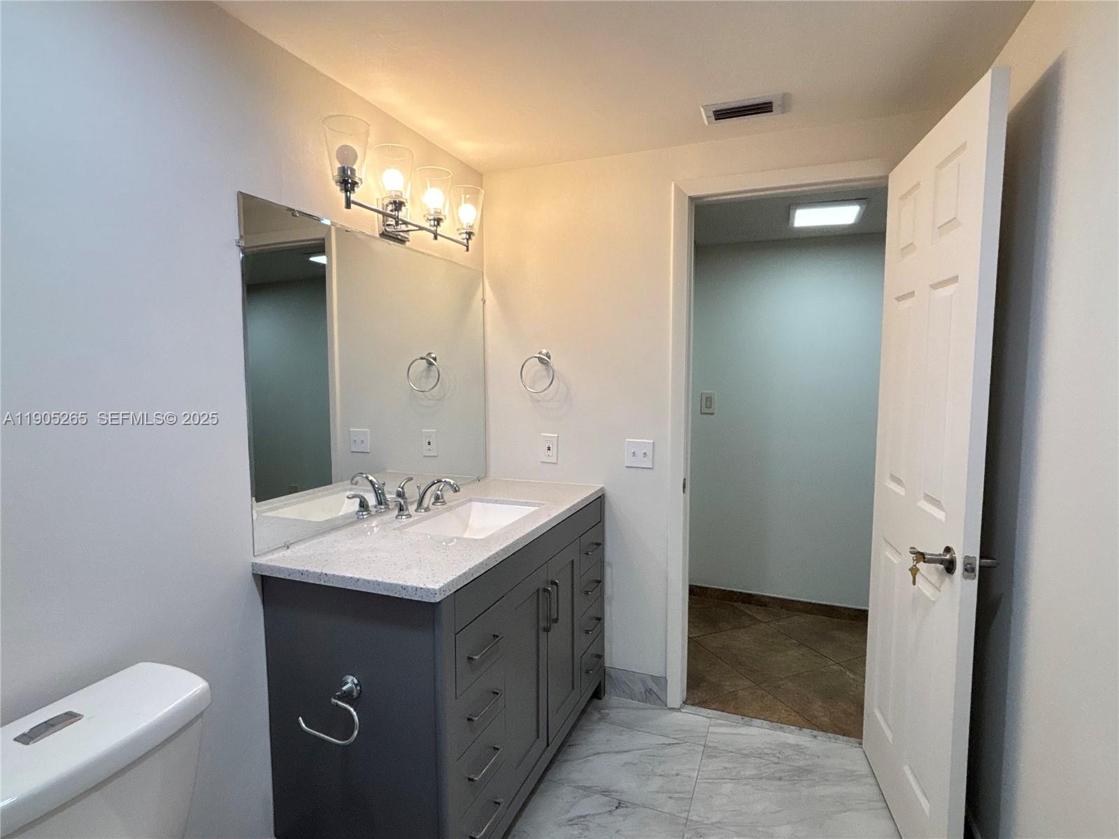 461 Ives Dairy Road 402-2 Property Photo 28