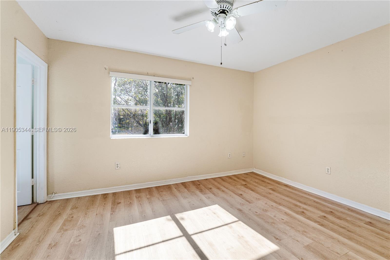 A11905344 Property Photo 10