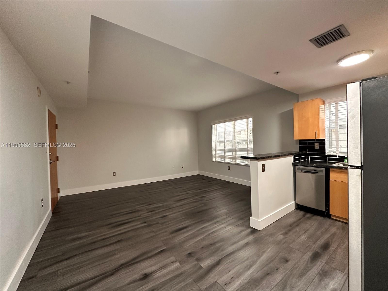 1542 Drexel Avenue 107 Property Photo 8
