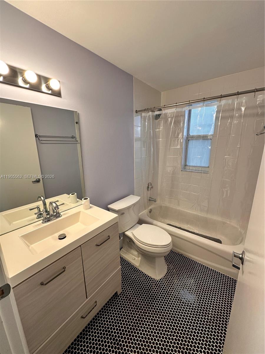 1542 Drexel Avenue 107 Property Photo 17