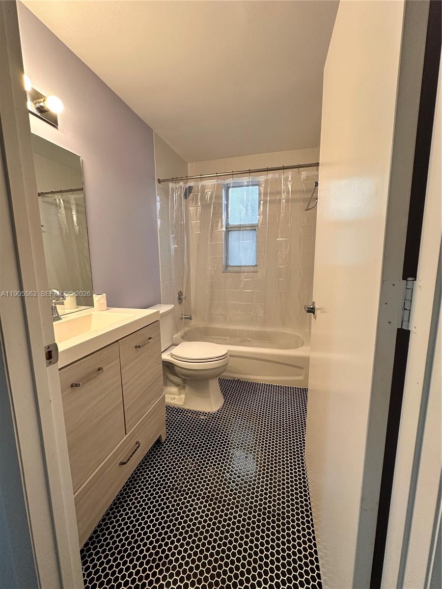 1542 Drexel Avenue 107 Property Photo 19