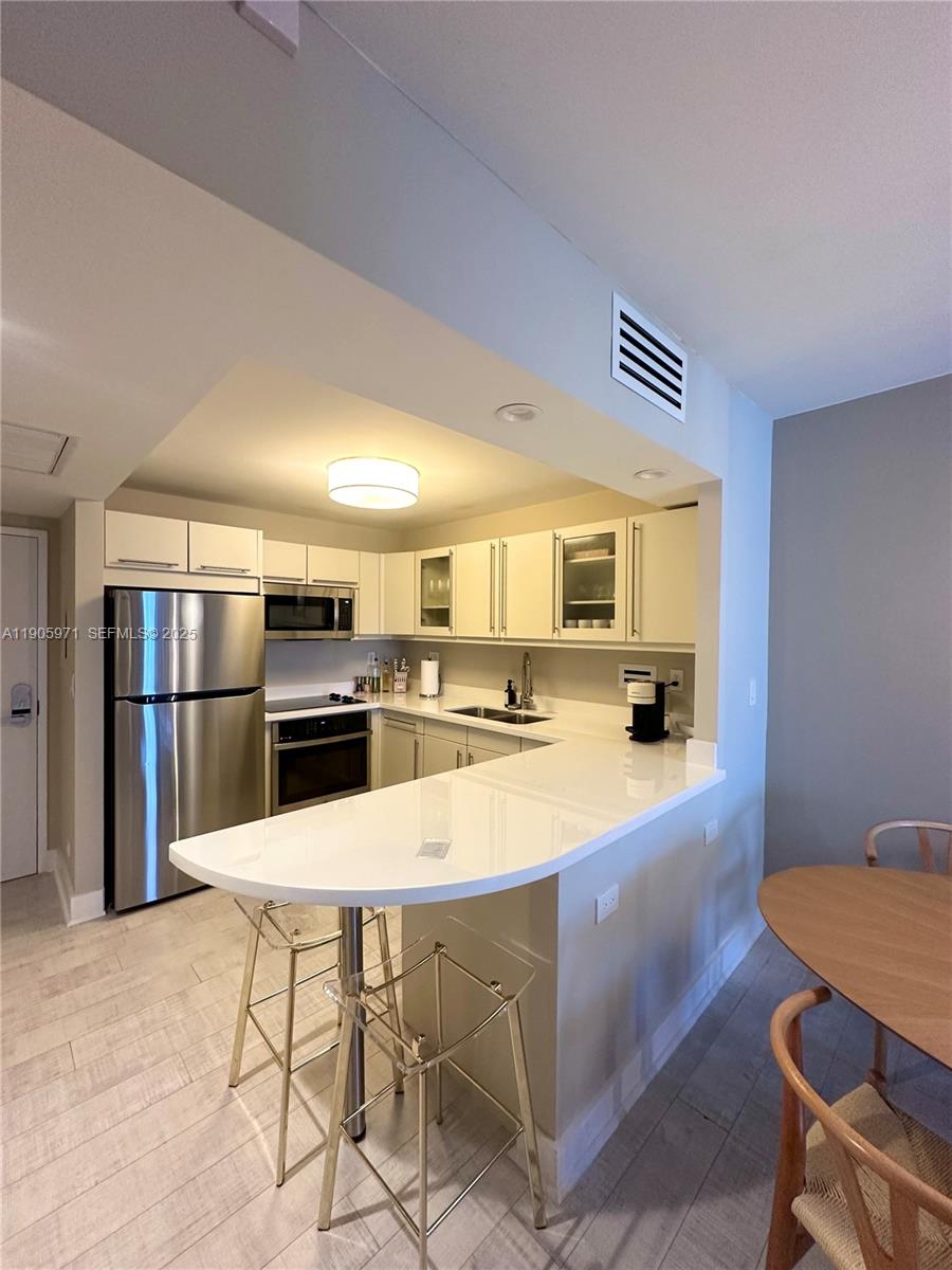 2301 Collins Avenue 836 Property Photo 6