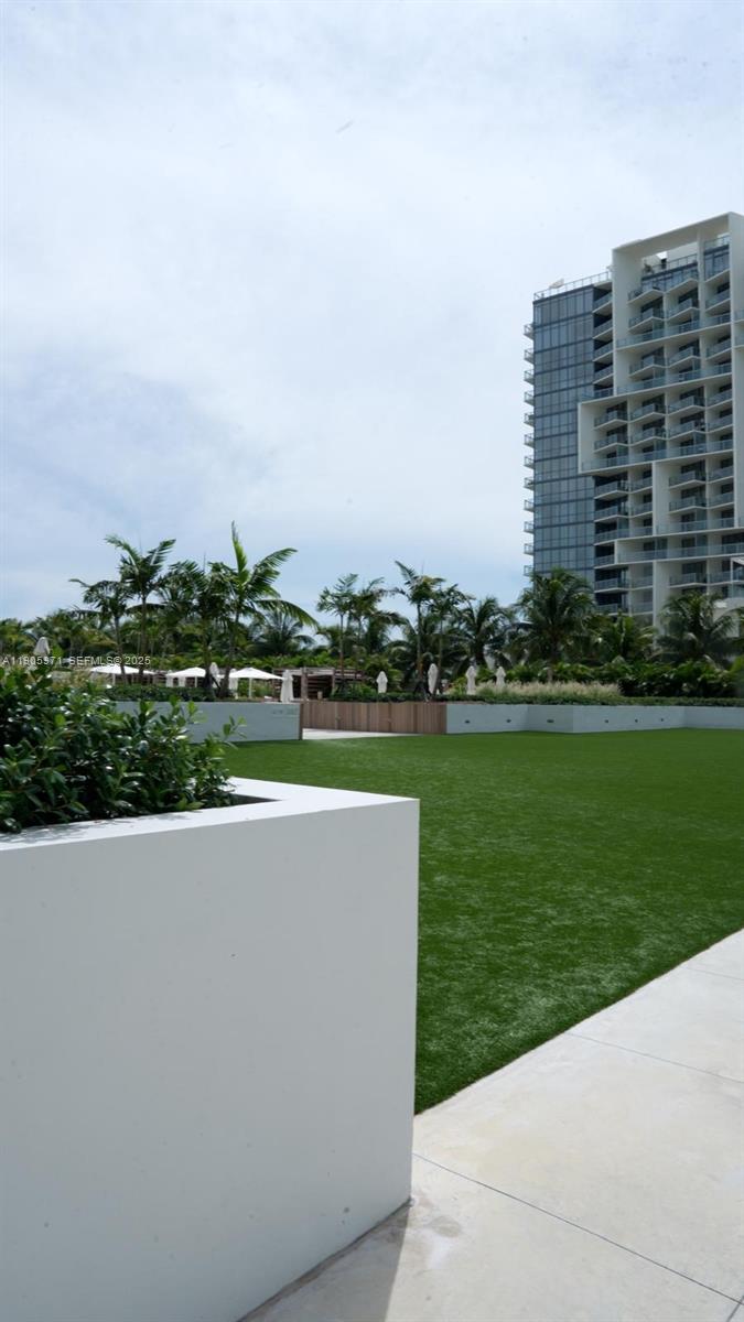 2301 Collins Avenue 836 Property Photo 17
