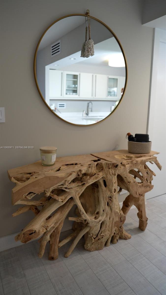 2301 Collins Avenue 836 Property Photo 29