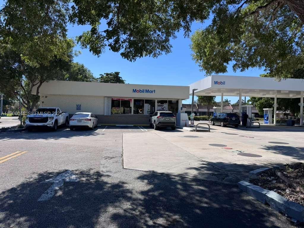 8400 W Oakland Park Boulevard Property Photo 3