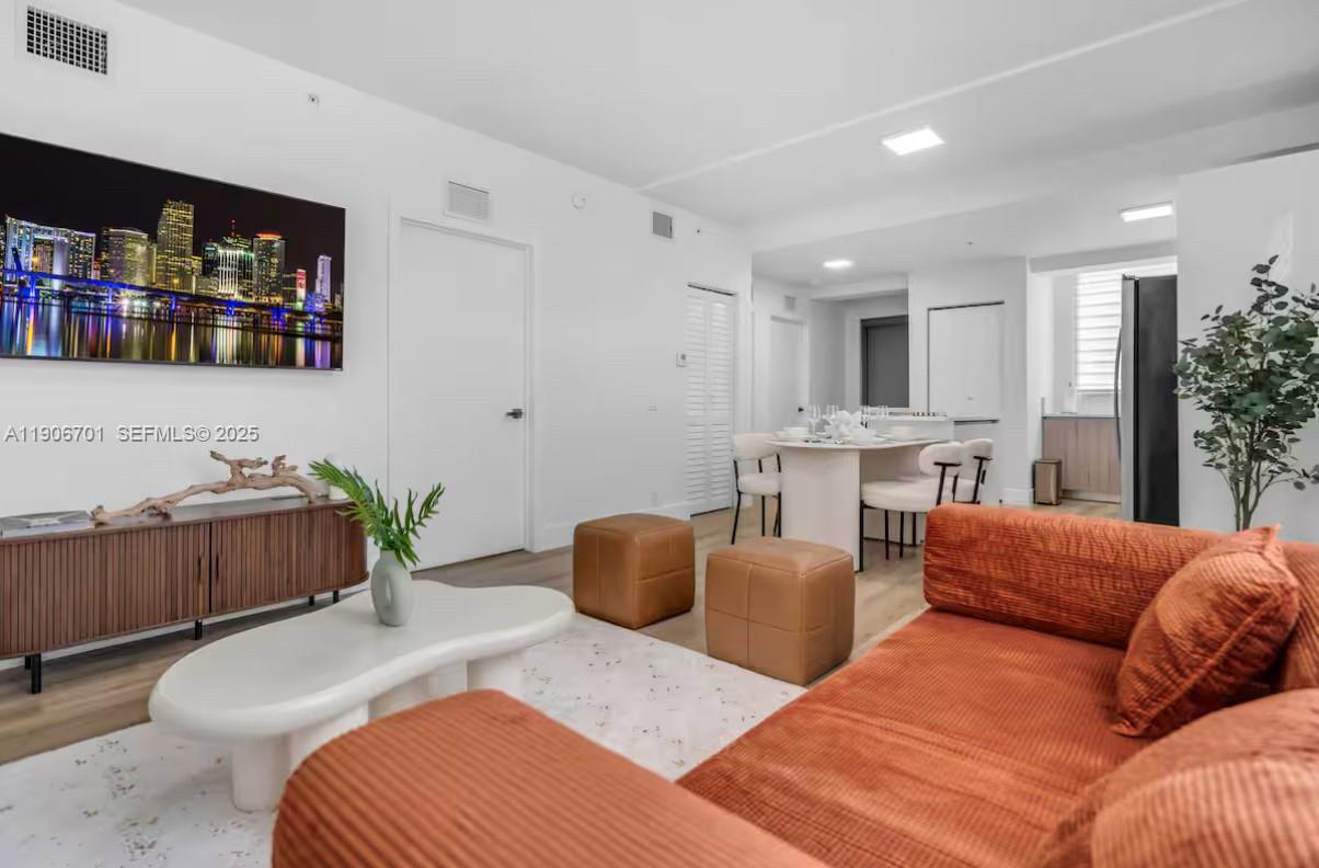 A11906701 Property Photo 3