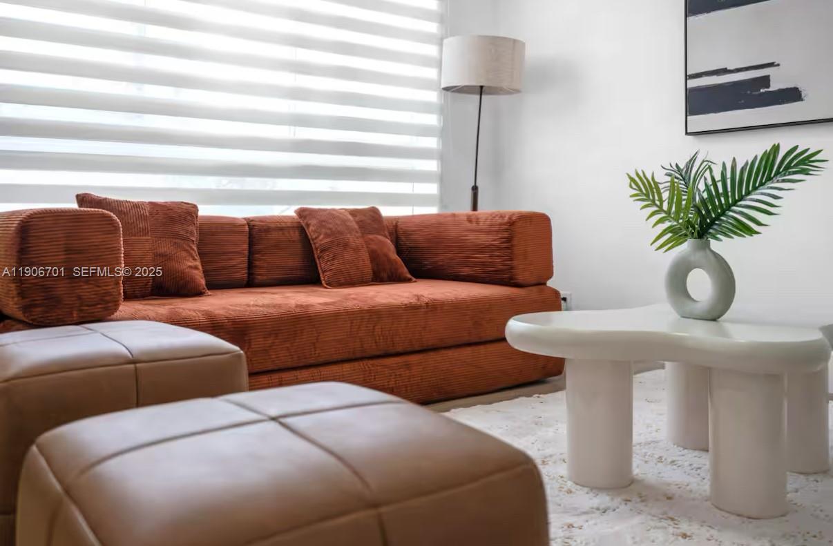 A11906701 Property Photo 4