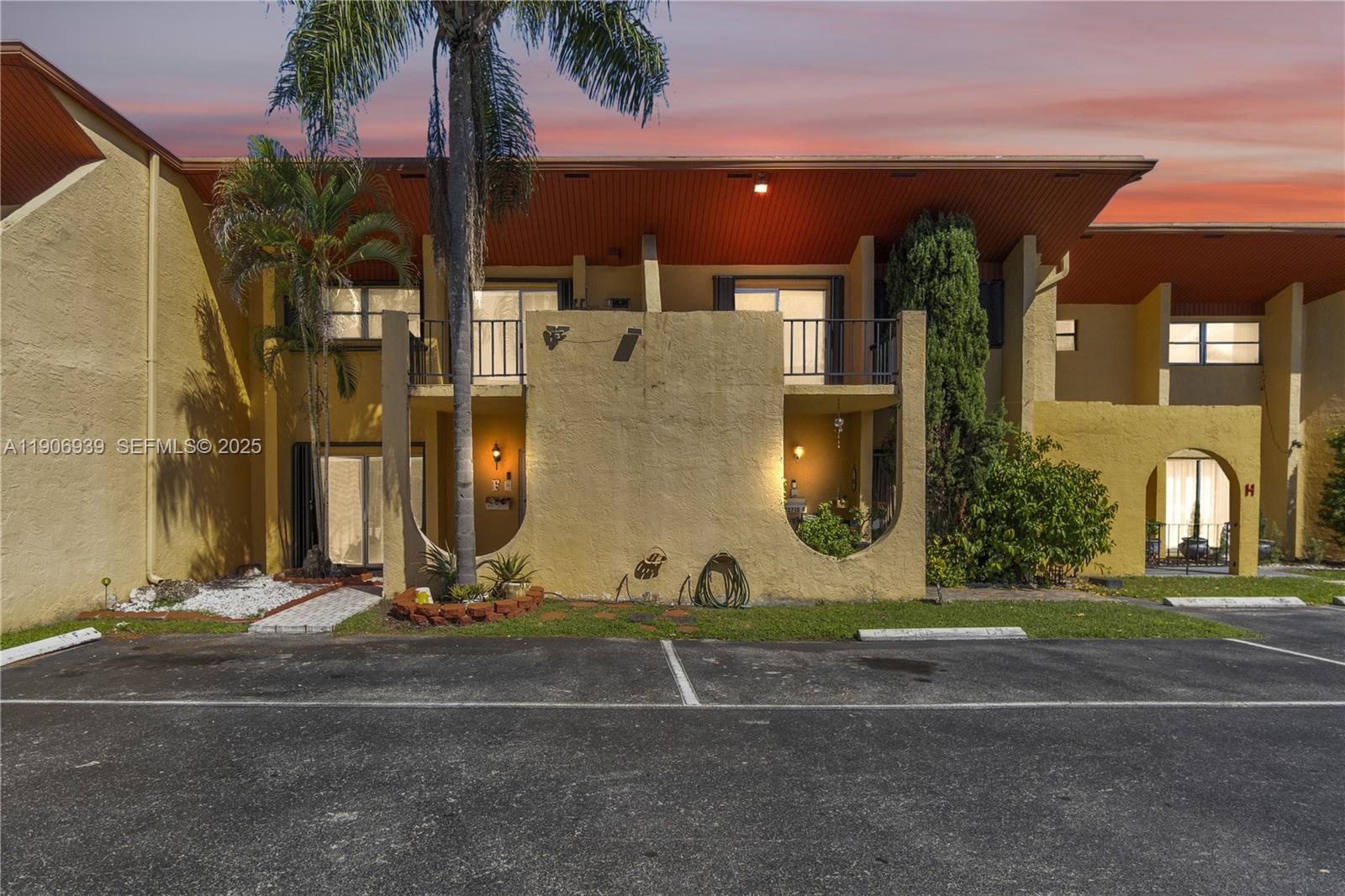 13715 Sw 84th Street F Property Photo 1