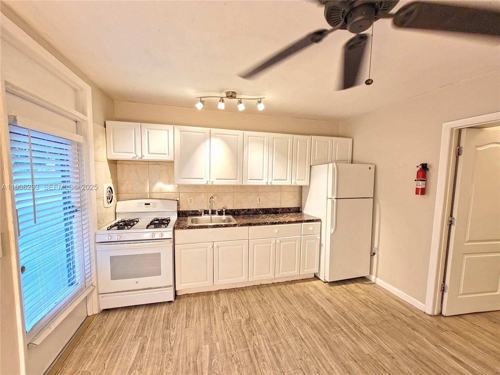 441 Collins Avenue 12a Property Photo 1