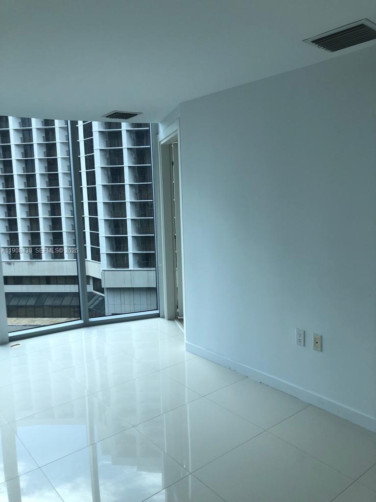 200 Biscayne Boulevard Way 902 Property Photo 4
