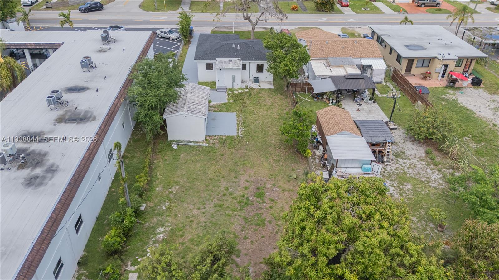 2462 Johnson Street Property Photo 6
