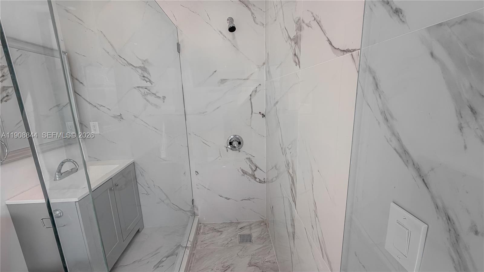 2462 Johnson Street Property Photo 19