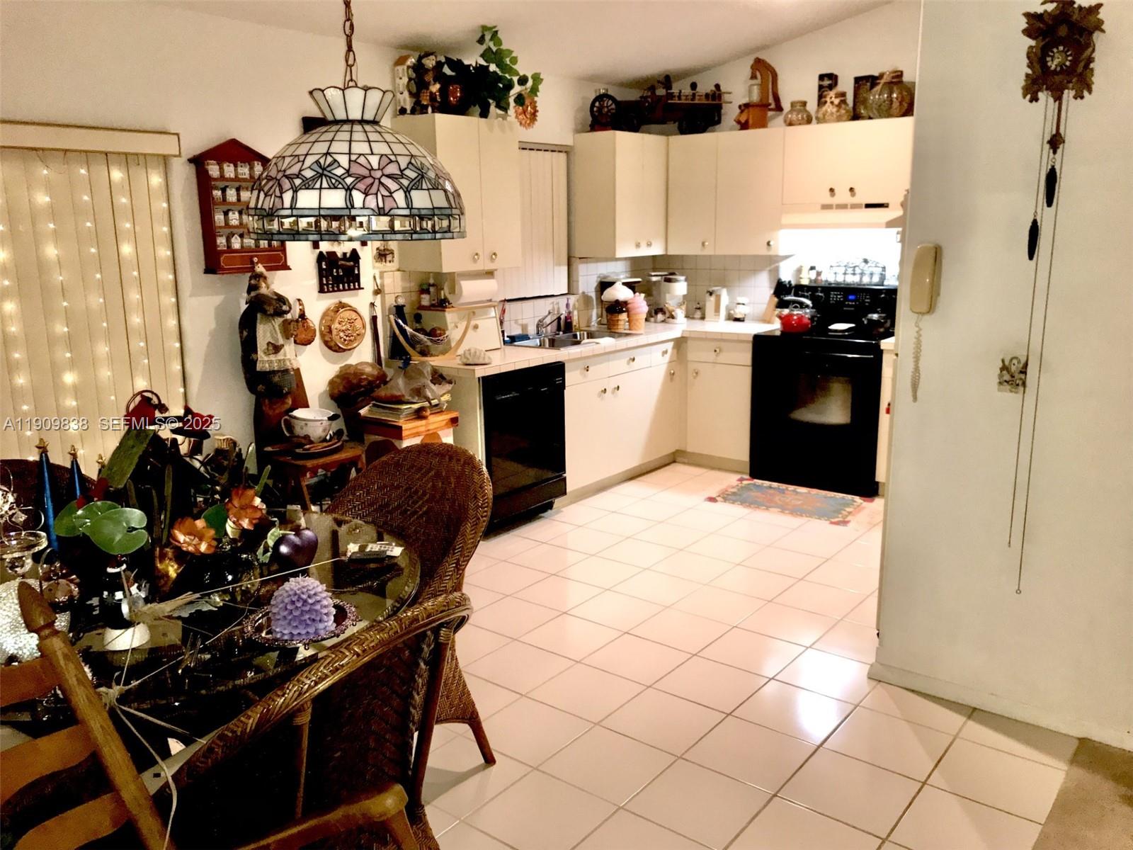 A11909838 Property Photo 10