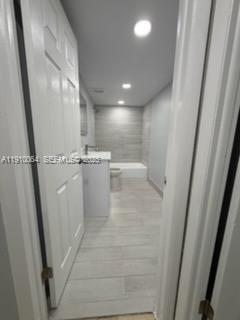 1805 W 56th Street 412 Property Photo 10