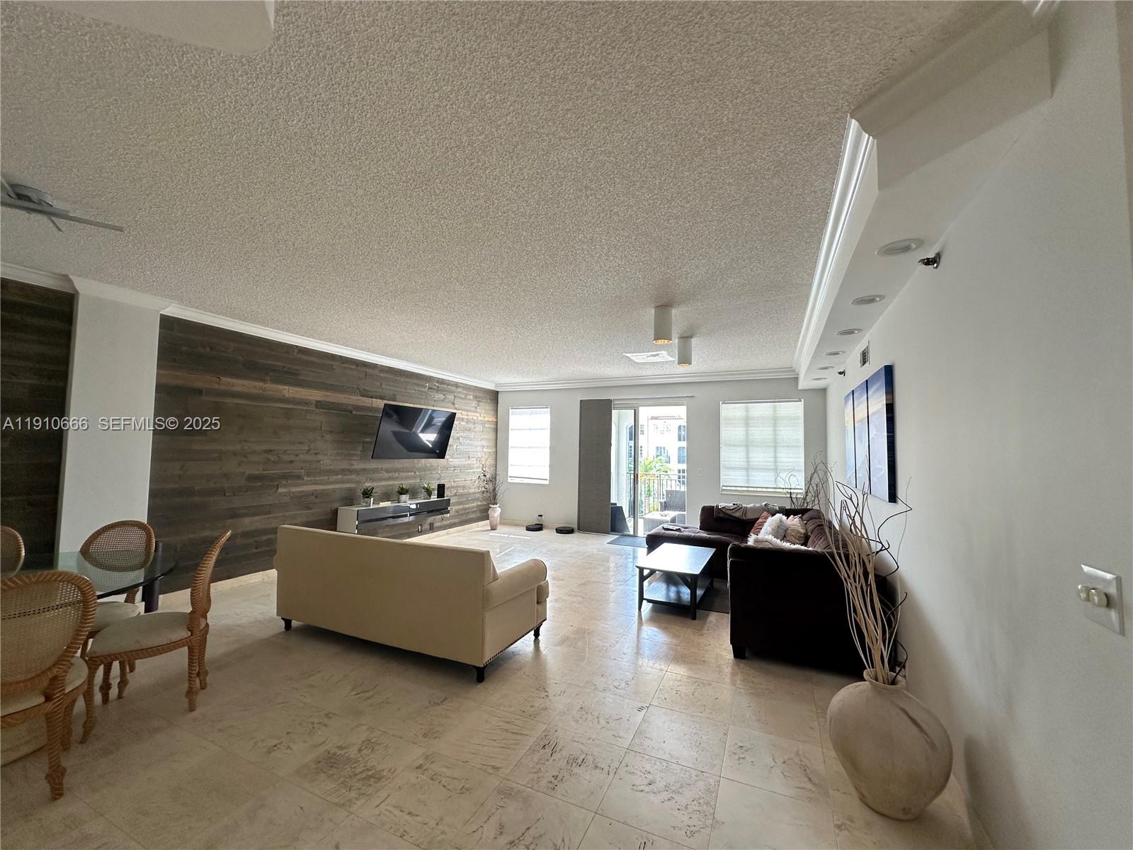 3900 Island Boulevard B-303 Property Photo 6