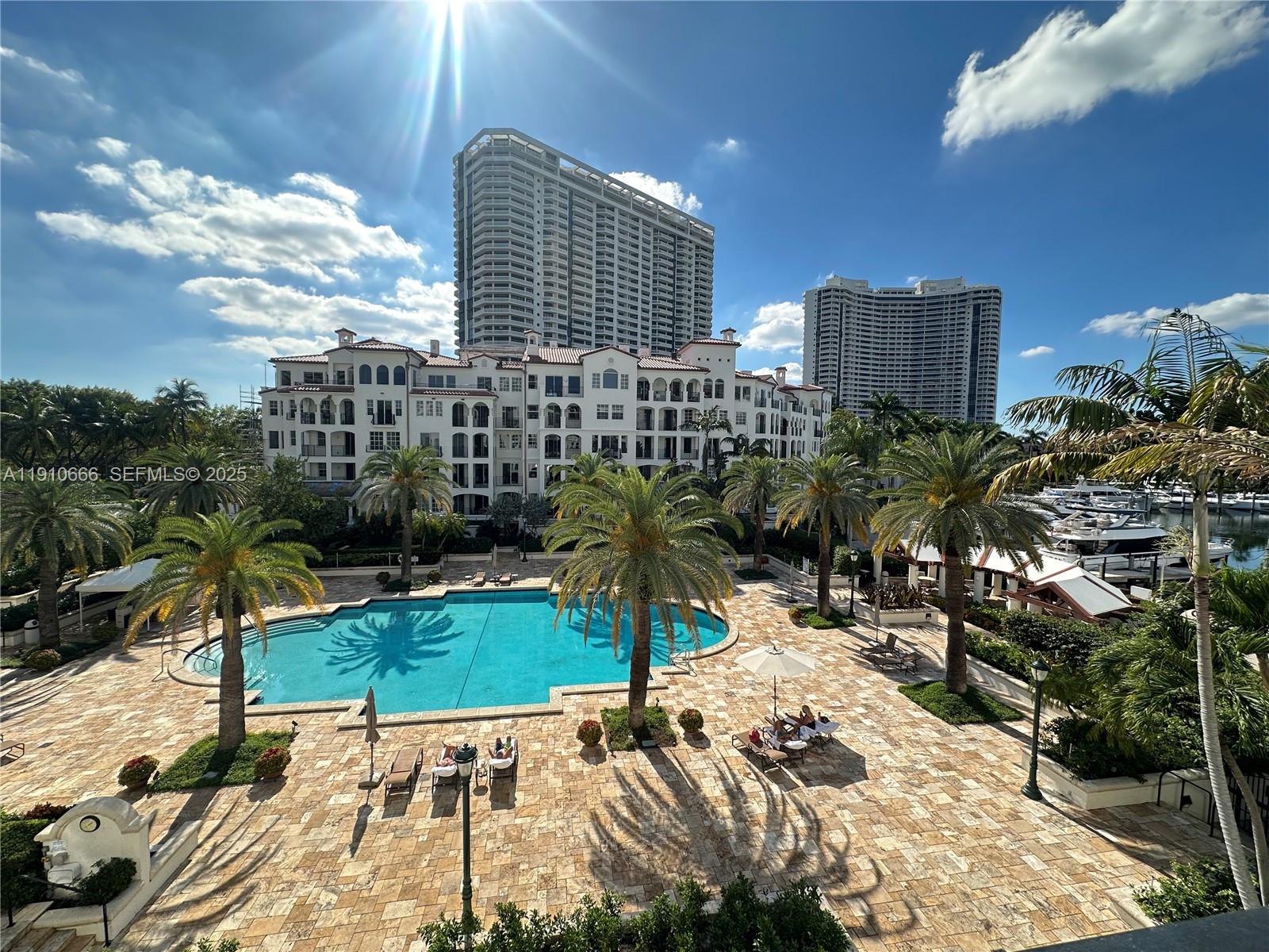 3900 Island Boulevard B-303 Property Photo 10