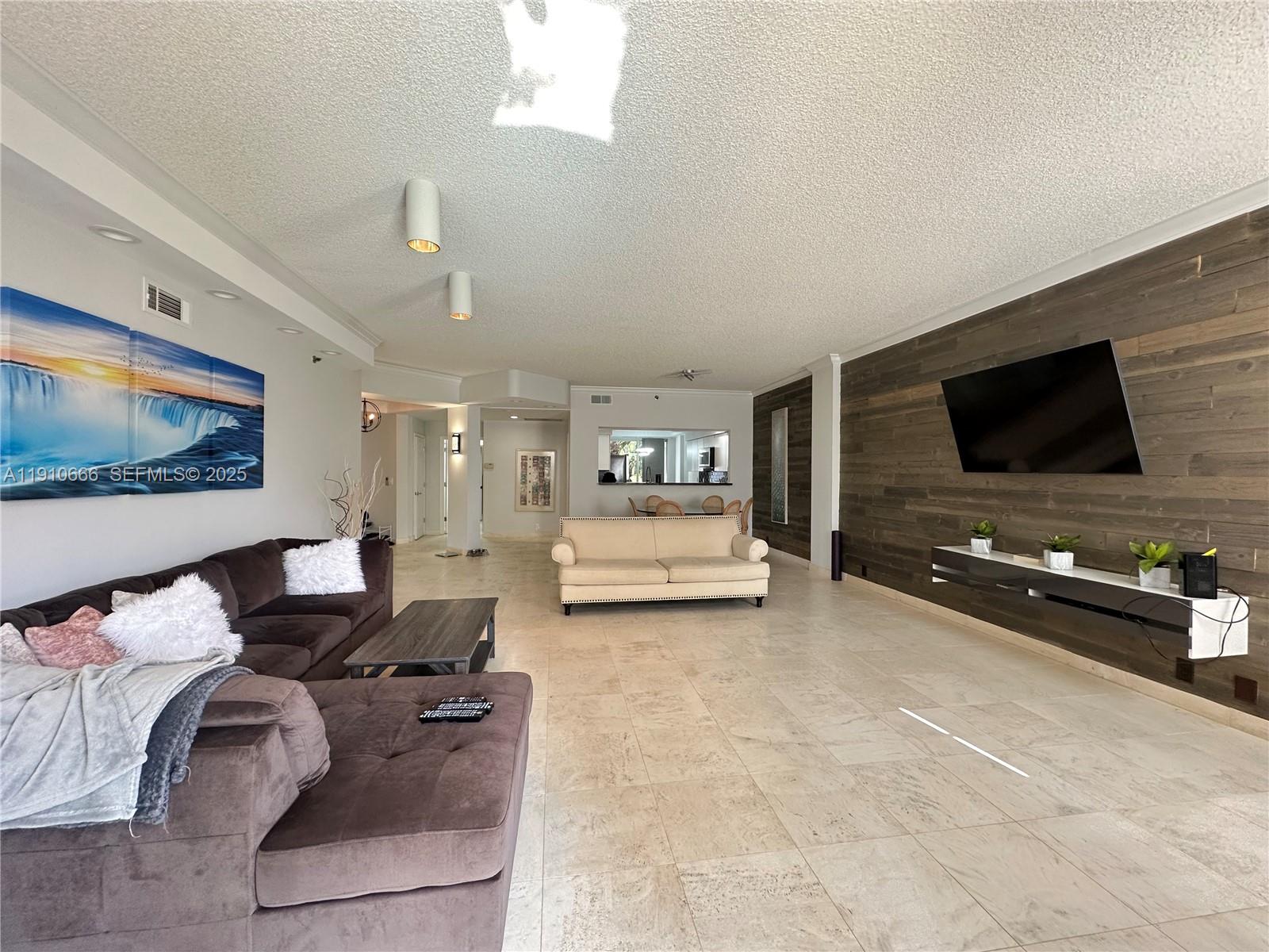 3900 Island Boulevard B-303 Property Photo 11