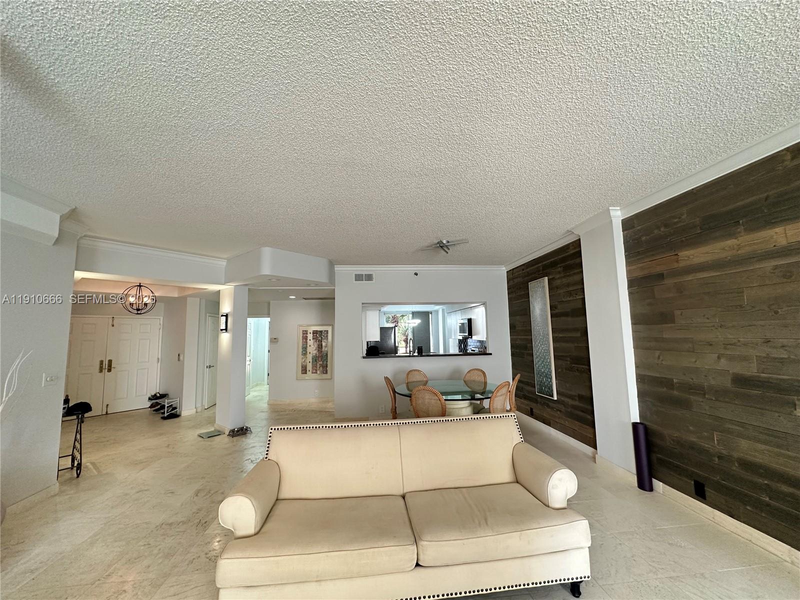 3900 Island Boulevard B-303 Property Photo 12