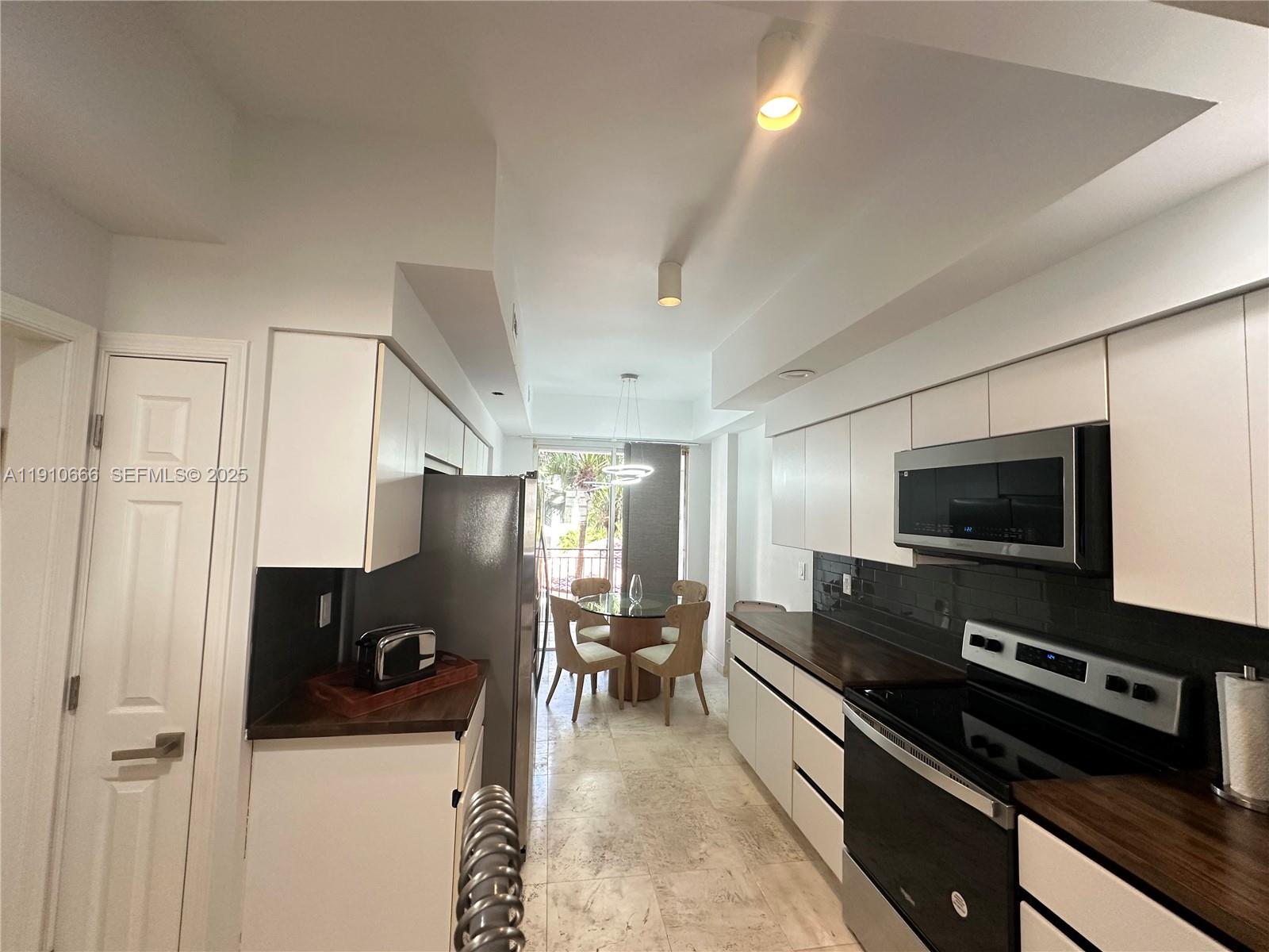3900 Island Boulevard B-303 Property Photo 13