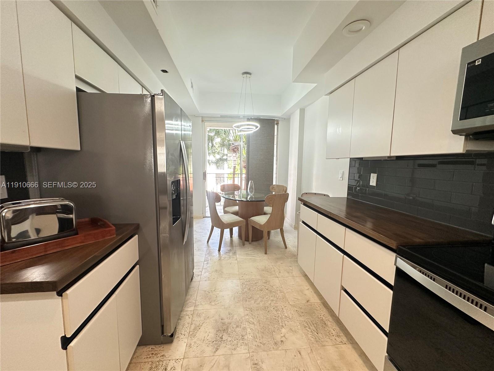 3900 Island Boulevard B-303 Property Photo 15