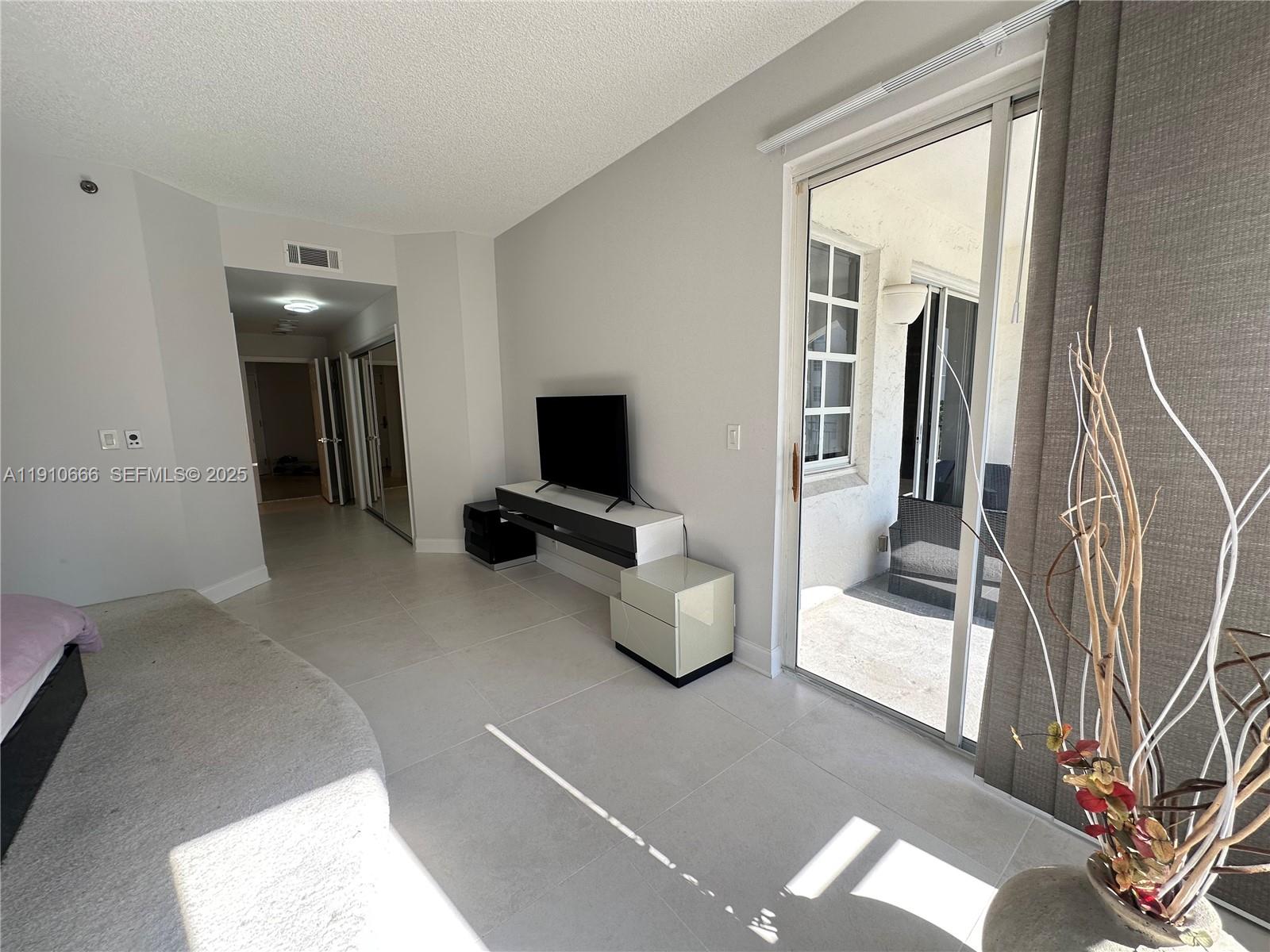 3900 Island Boulevard B-303 Property Photo 25
