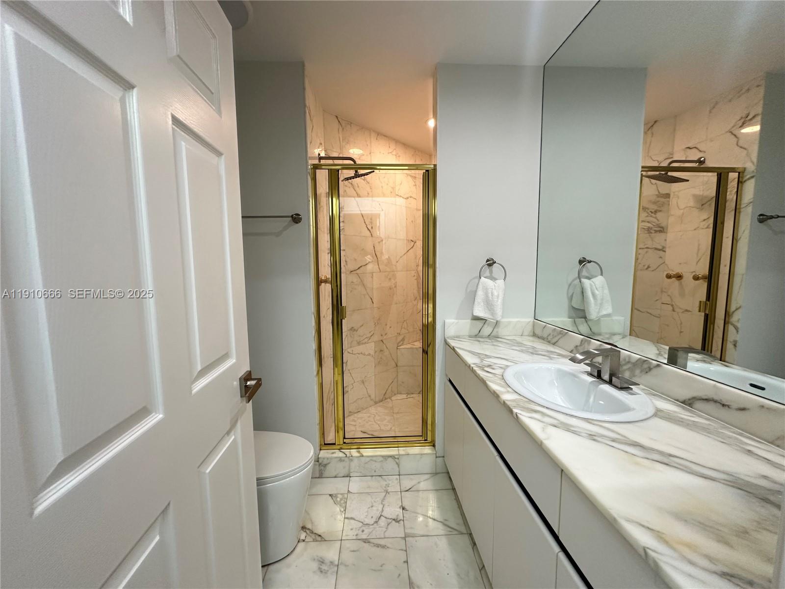 3900 Island Boulevard B-303 Property Photo 32
