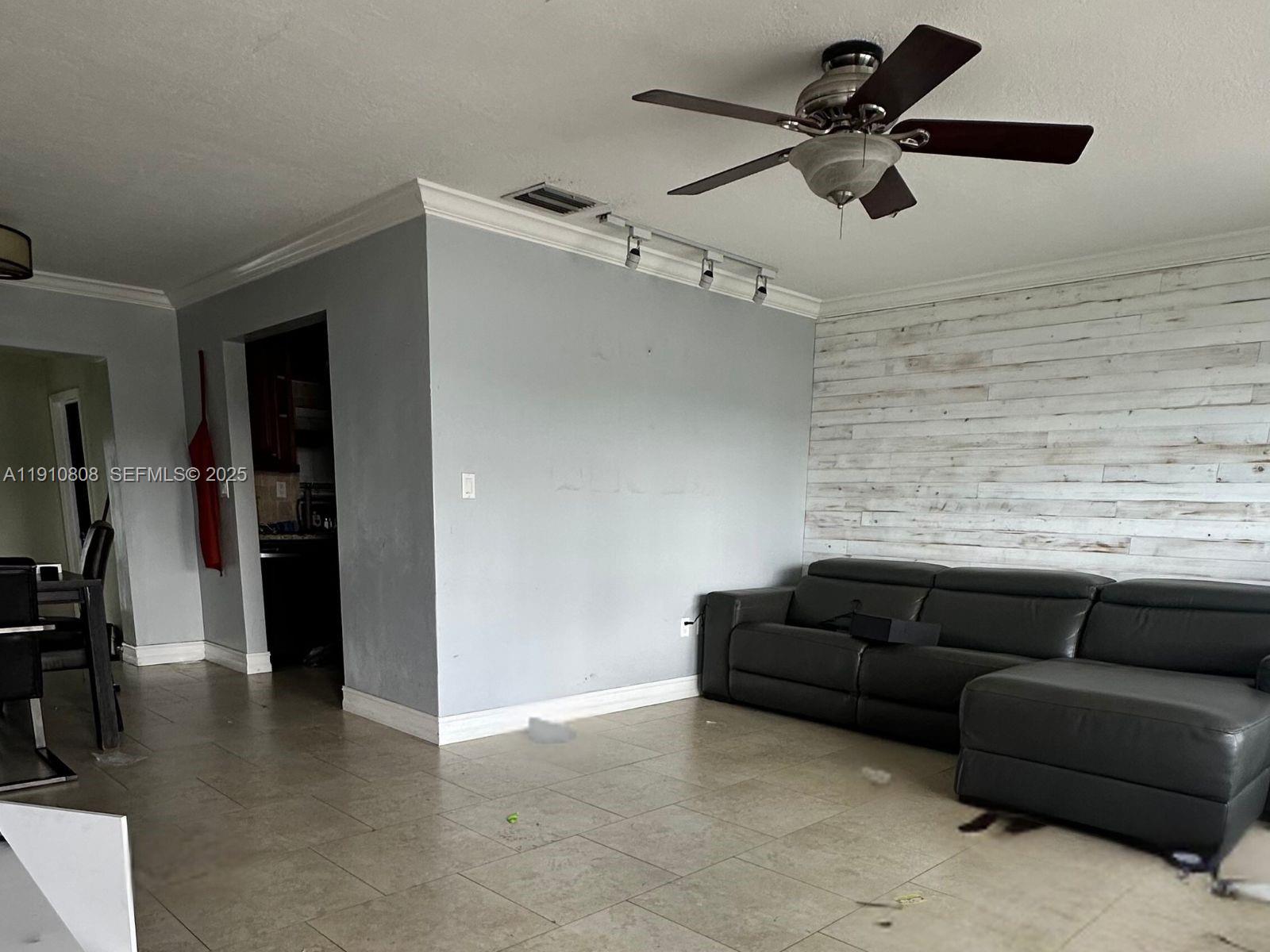 6390 Harding Street Property Photo 2
