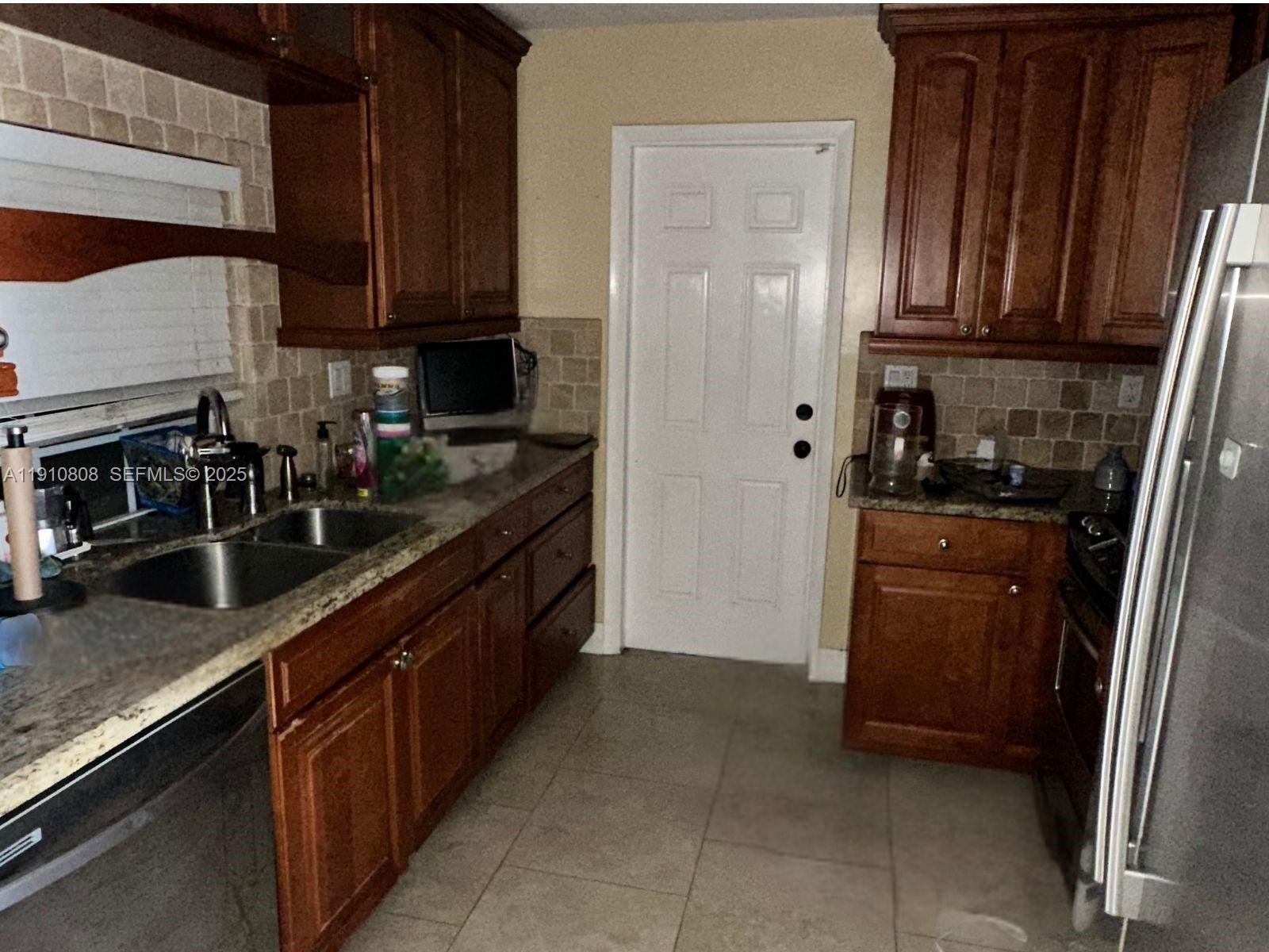 6390 Harding Street Property Photo 5
