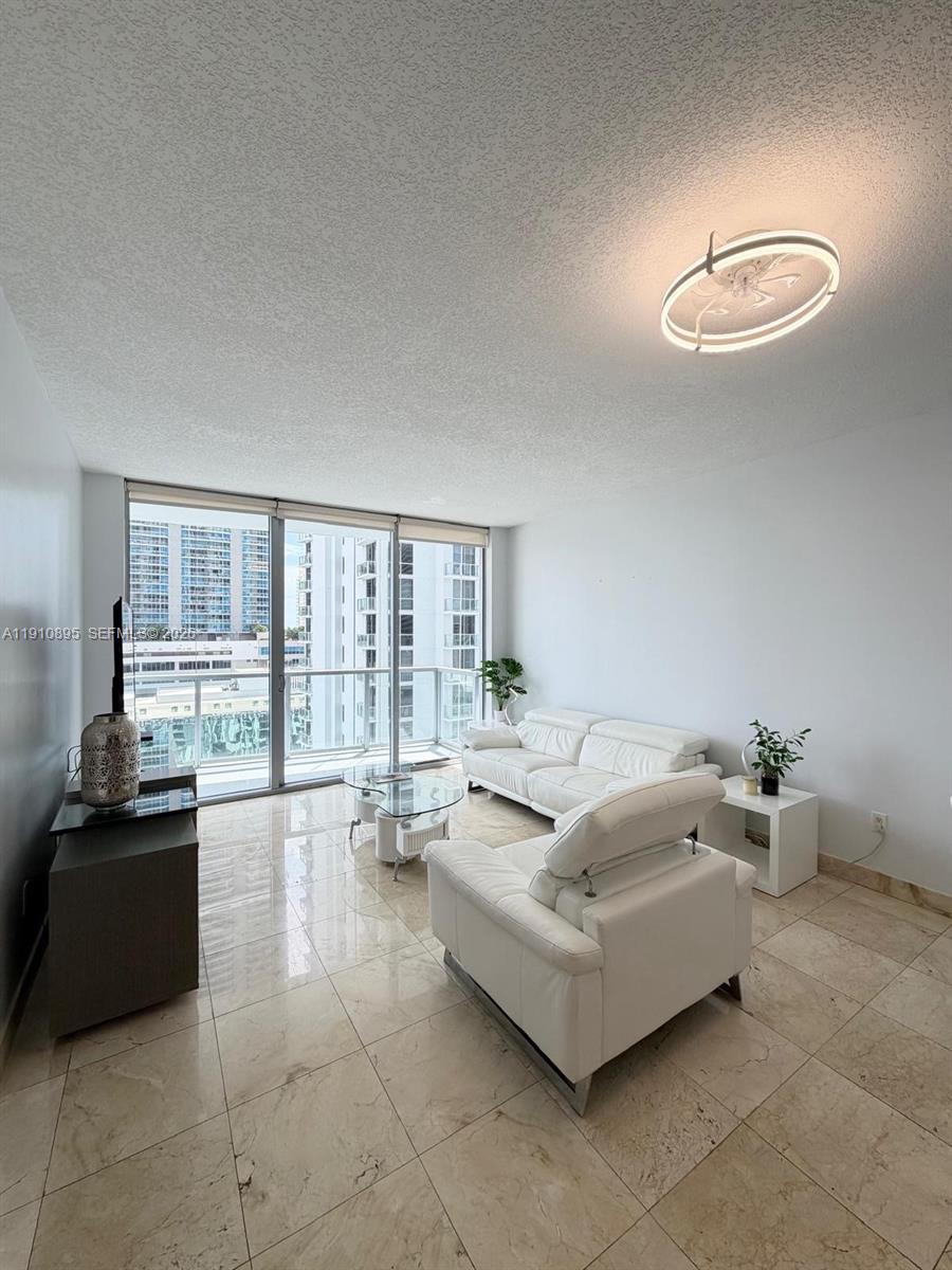 1050 Brickell Avenue 1904 Property Photo 4
