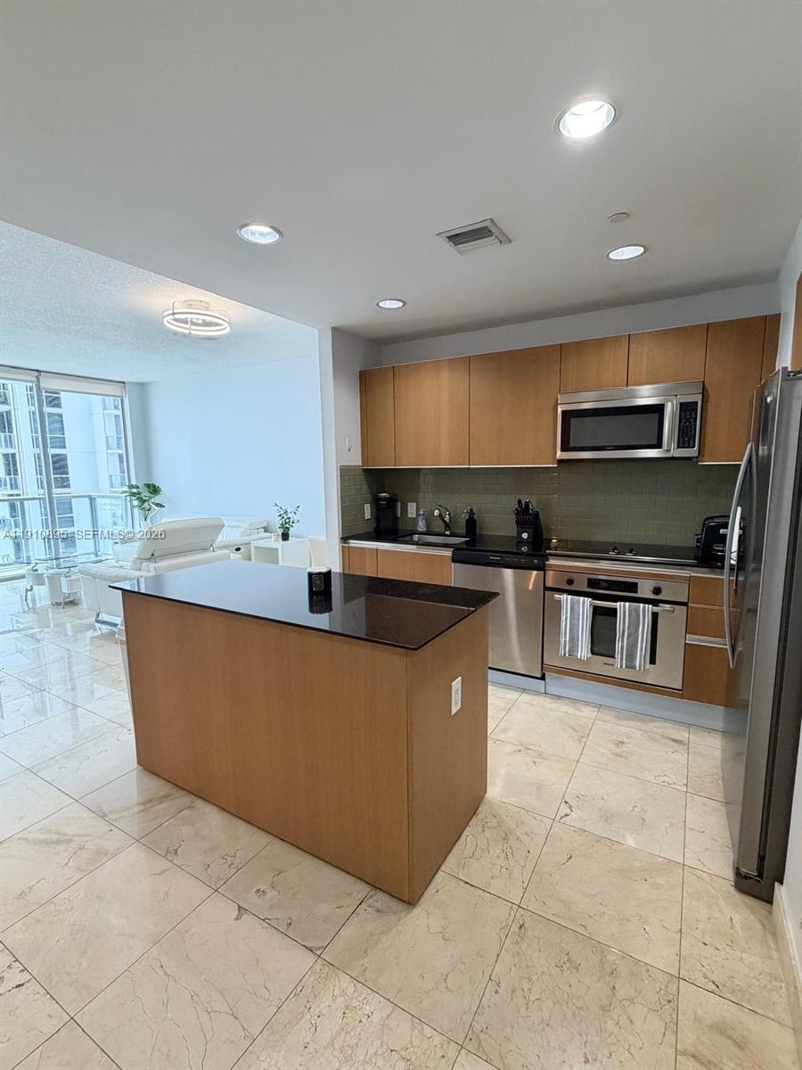 1050 Brickell Avenue 1904 Property Photo 6