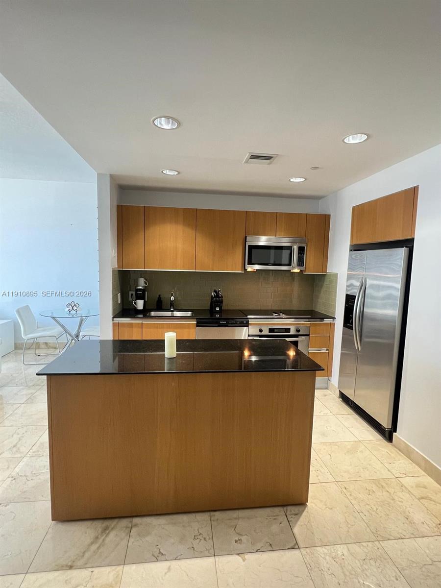 1050 Brickell Avenue 1904 Property Photo 7