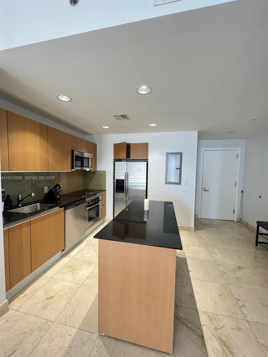 1050 Brickell Avenue 1904 Property Photo 8