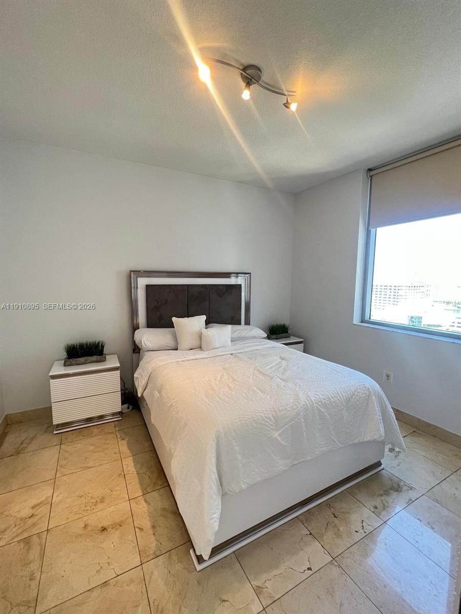 1050 Brickell Avenue 1904 Property Photo 9