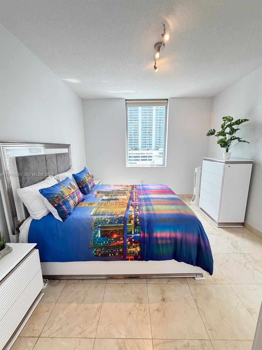 1050 Brickell Avenue 1904 Property Photo 10