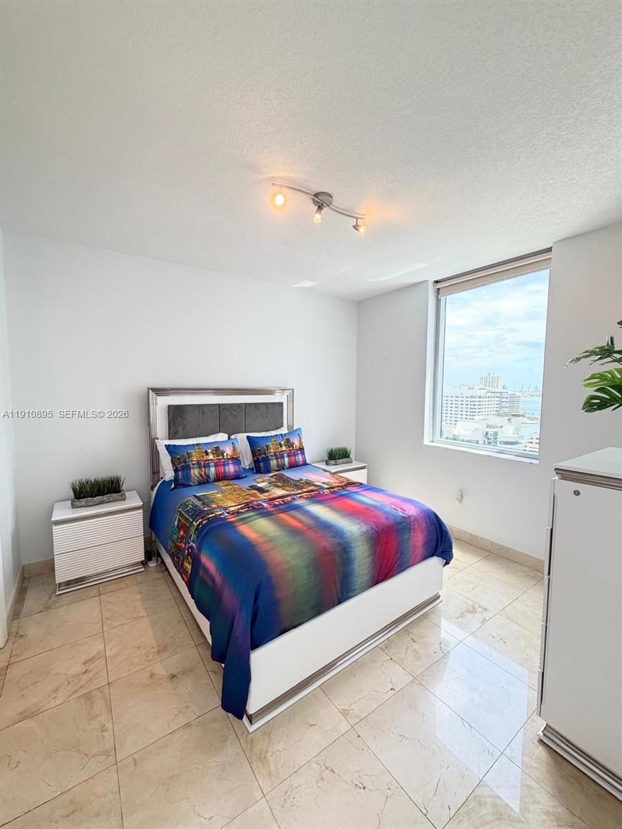 1050 Brickell Avenue 1904 Property Photo 11