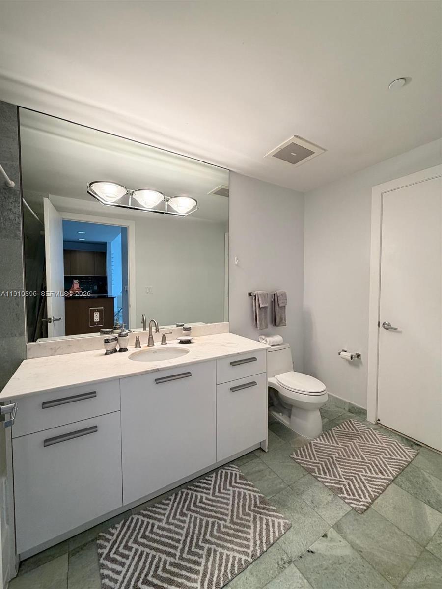 1050 Brickell Avenue 1904 Property Photo 12