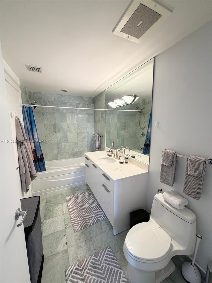 1050 Brickell Avenue 1904 Property Photo 13