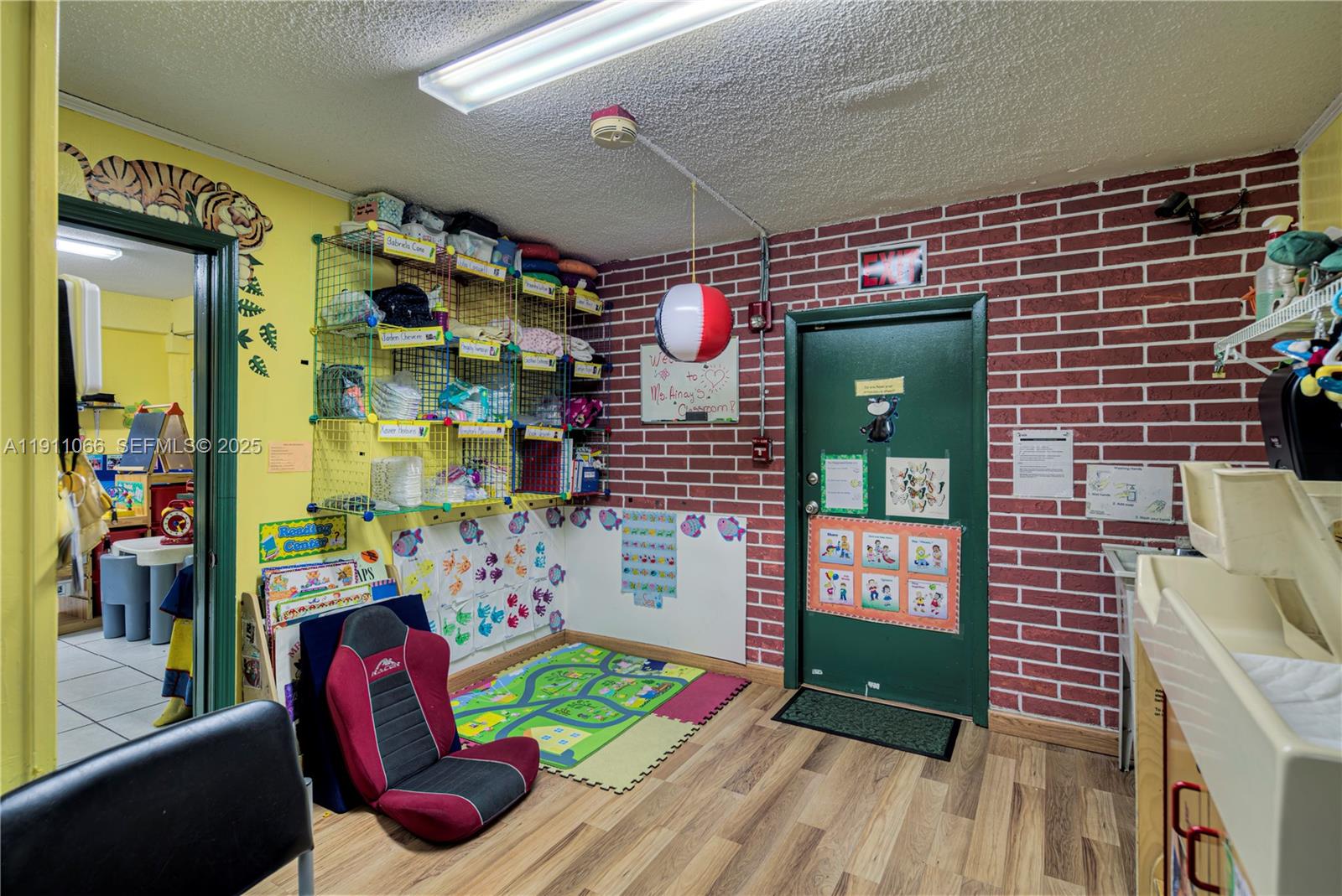 A11911066 Property Photo 3