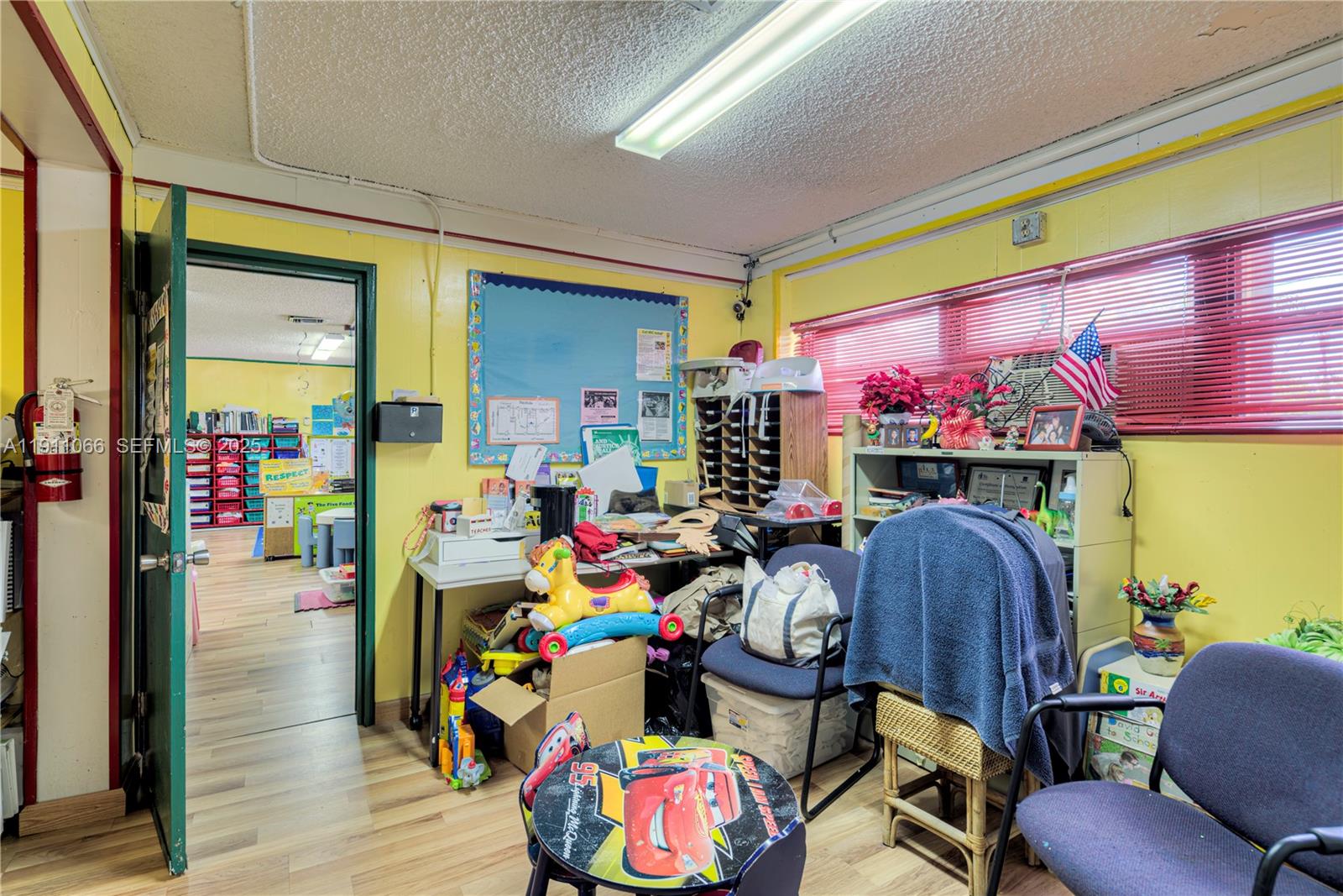 A11911066 Property Photo 18