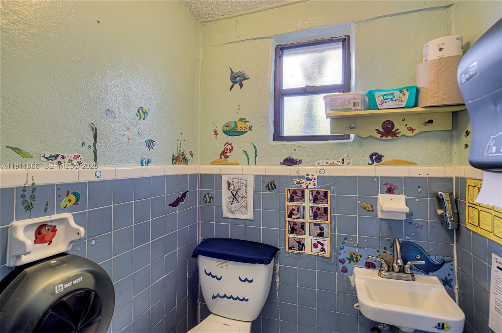 A11911066 Property Photo 32