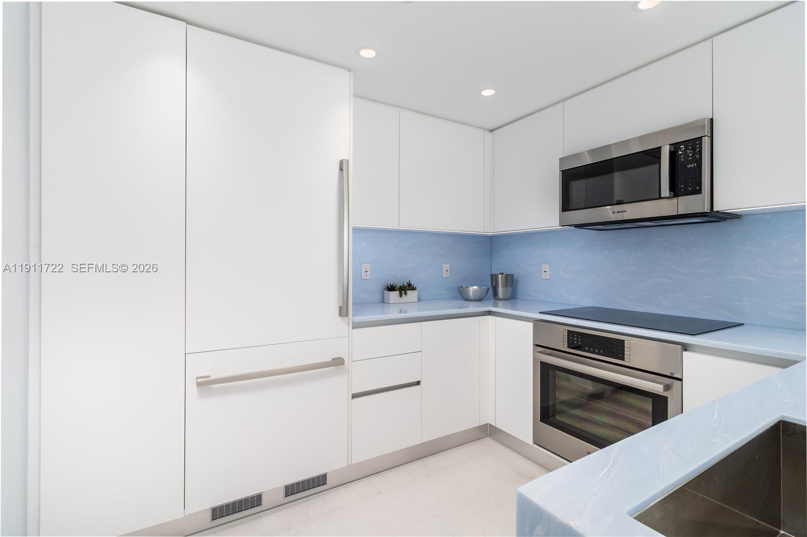 2475 Brickell Avenue 1907 Property Photo 17