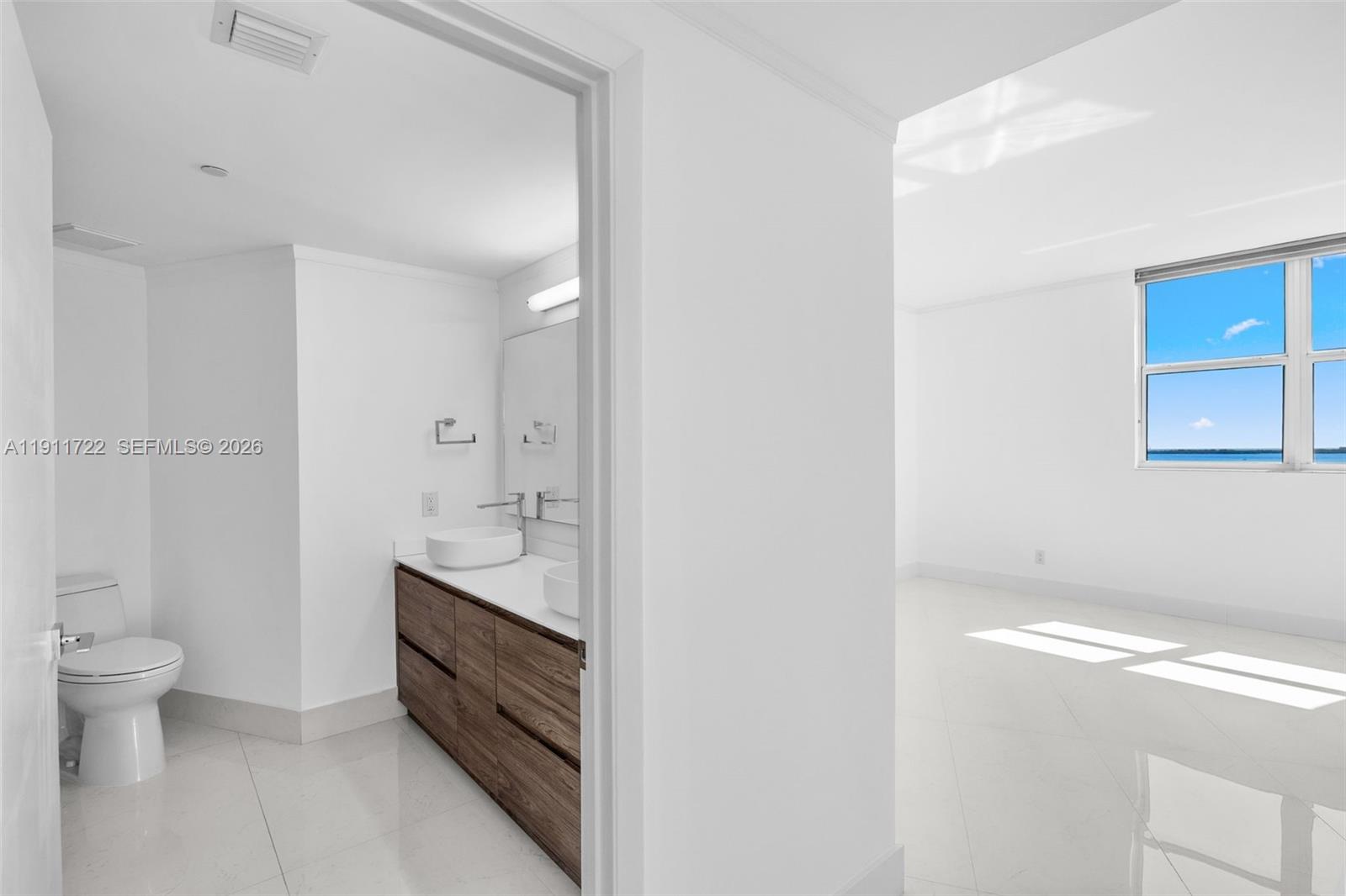 2475 Brickell Avenue 1907 Property Photo 23