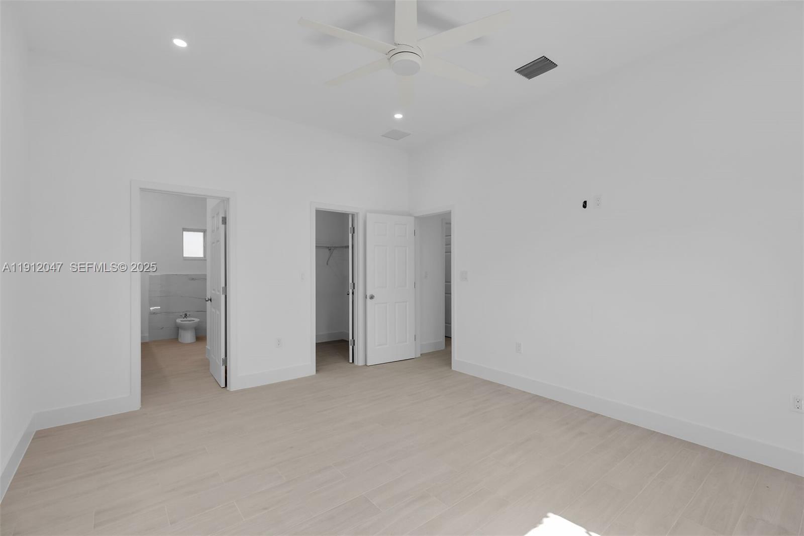A11912047 Property Photo 22