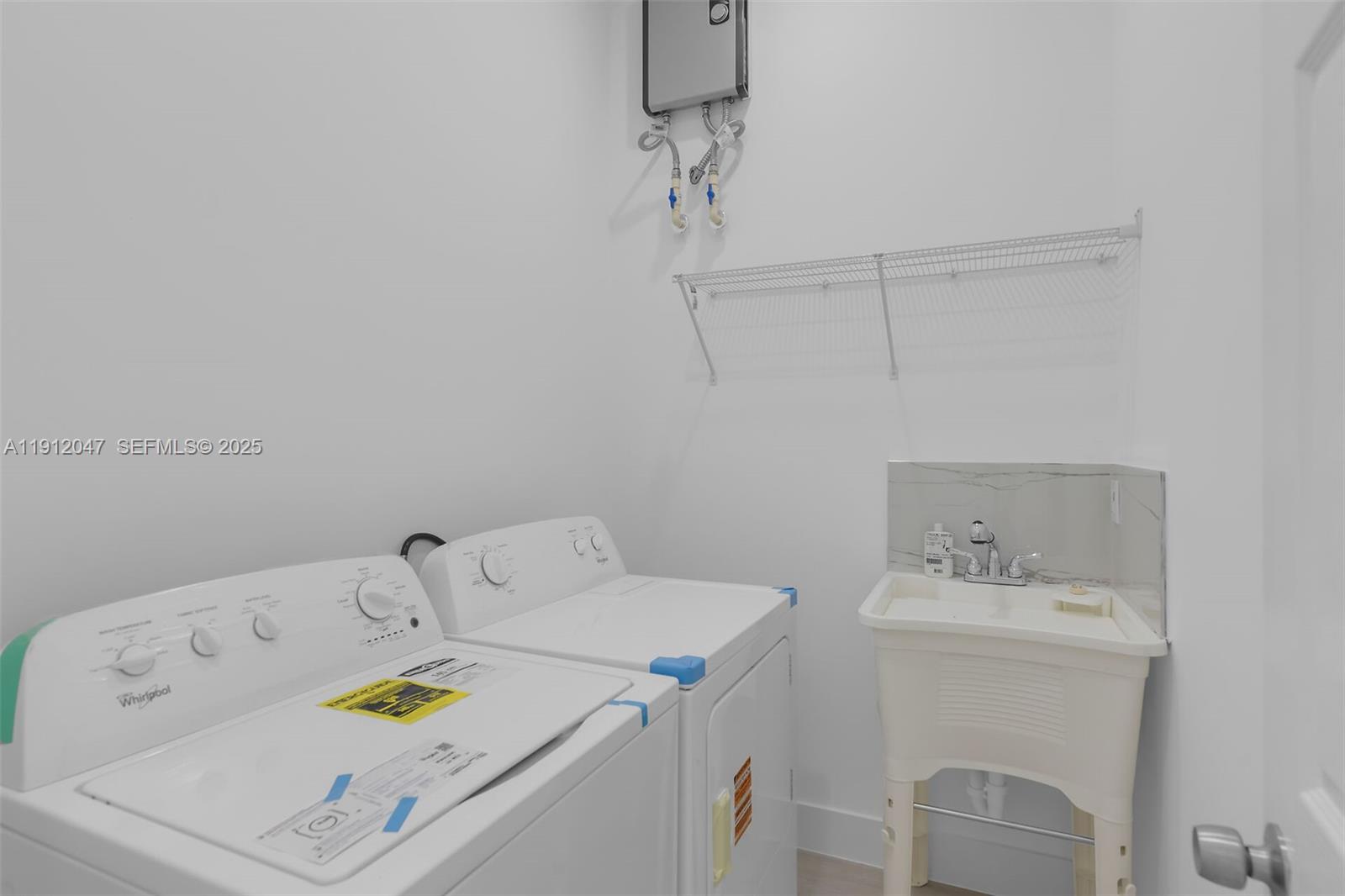 A11912047 Property Photo 26