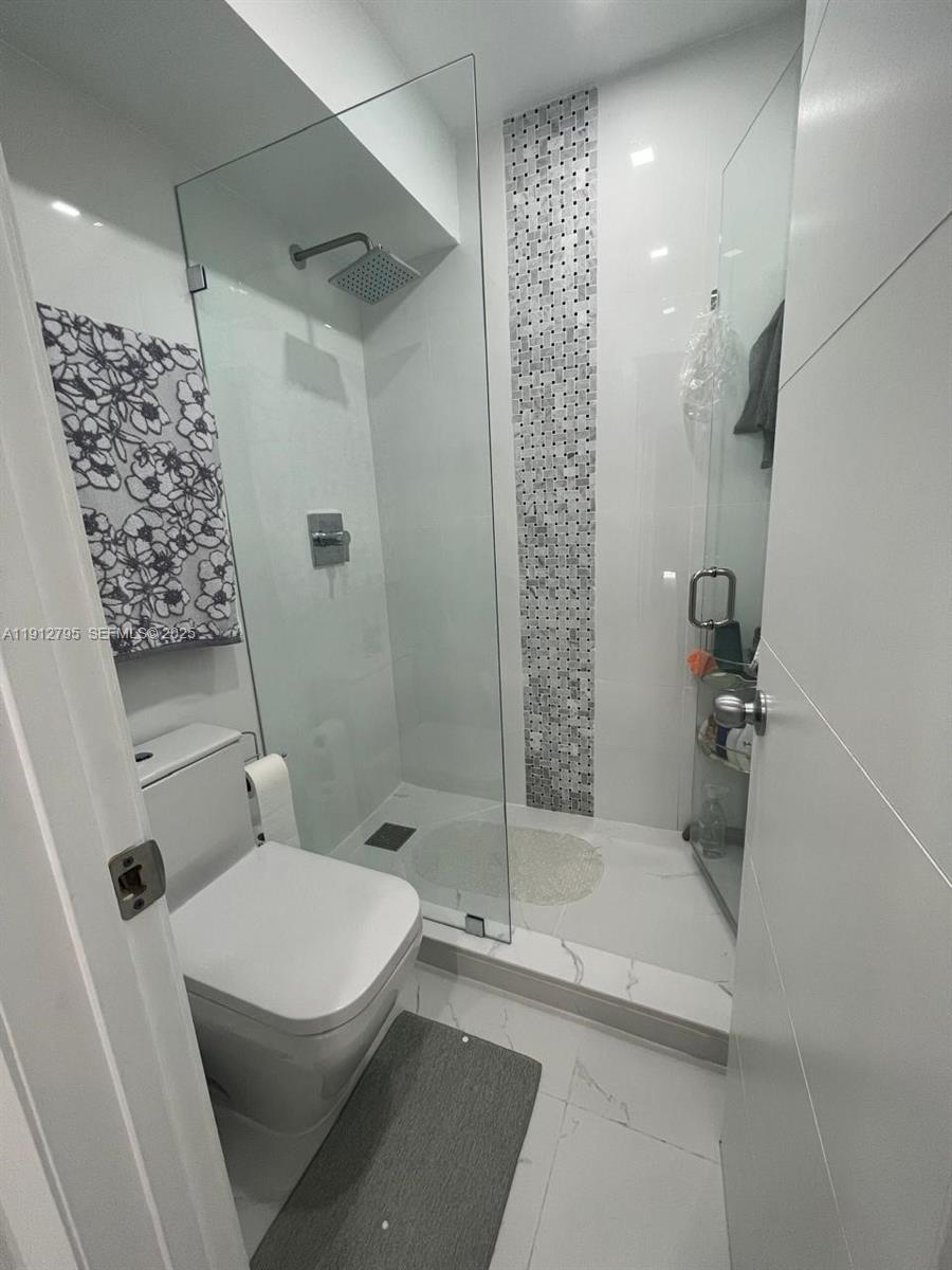 20400 W Country Club Drive 615 Property Photo 6