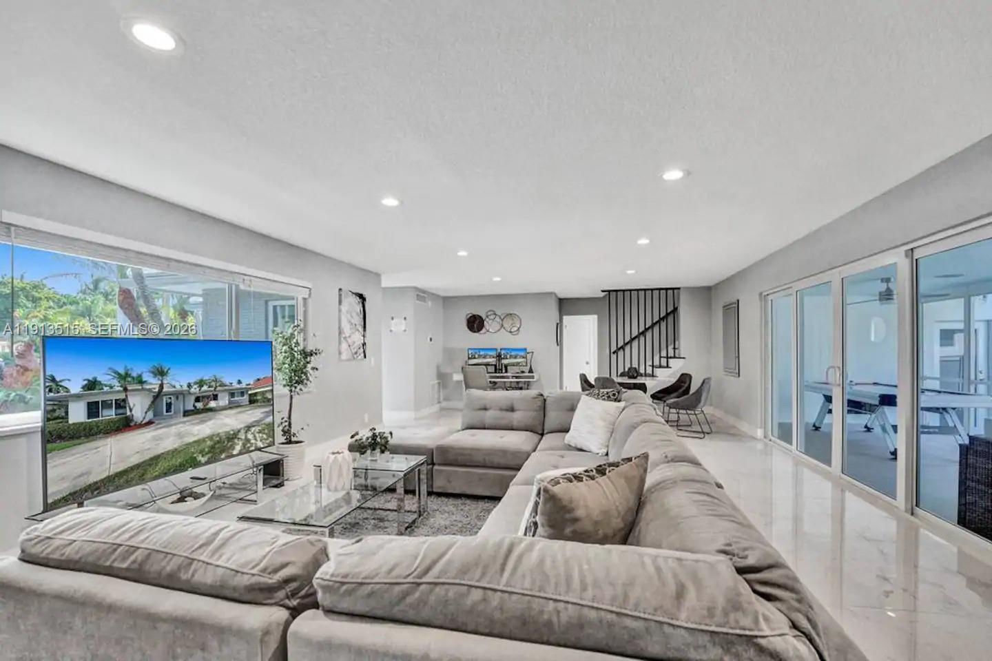 1241 Hollywood Boulevard Property Photo 8